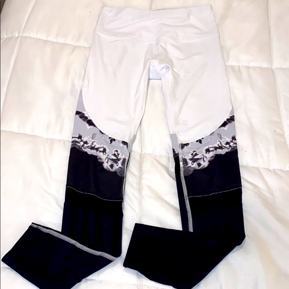 White & black workout leggings